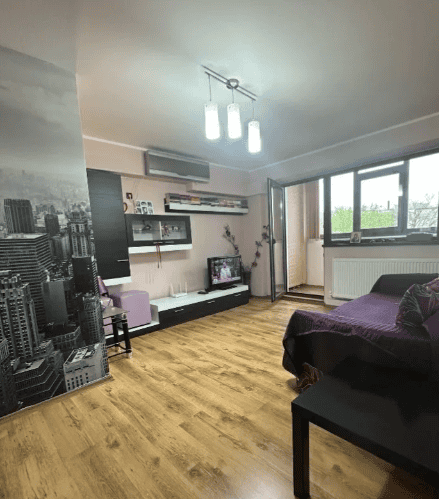 Bloc aglomerat decor modern living room with wooden flooring and large window.